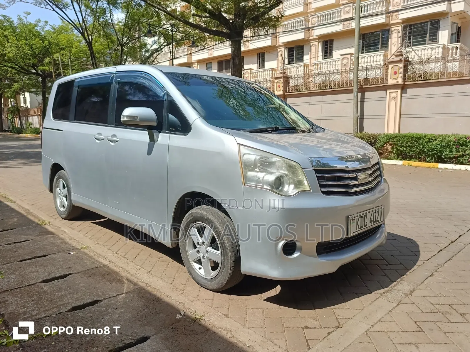 Toyota Noah 2013 Silver