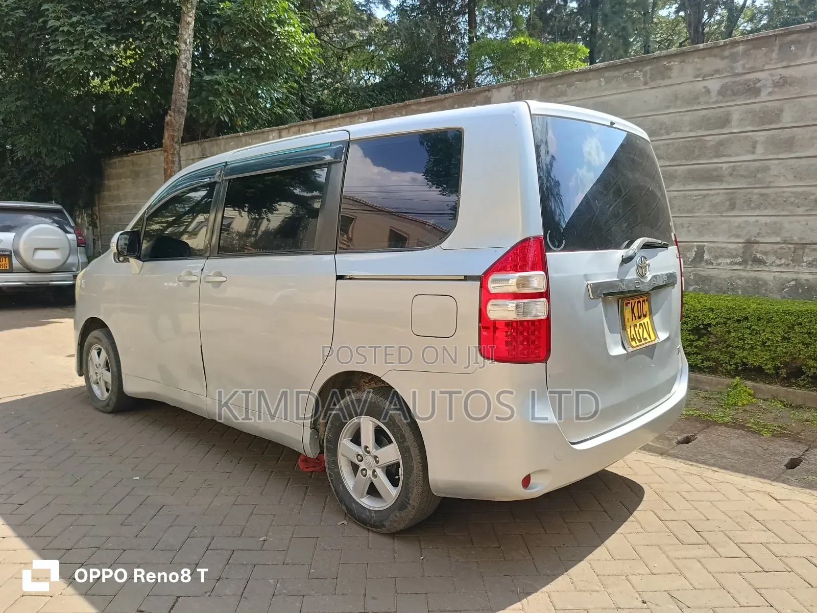 Toyota Noah 2013 Silver