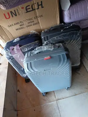Lightweight Cabin Suitcase – Durable Stylish
