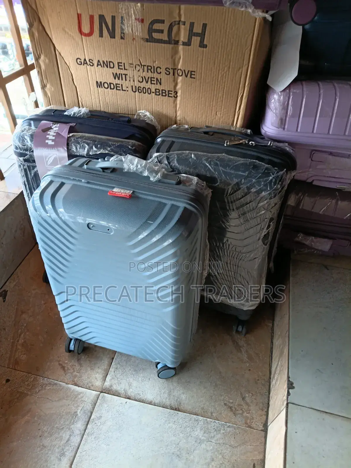 Small Spinner Suitcase – Perfect for Travel