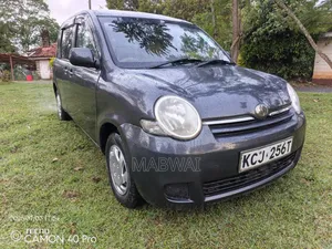 Toyota Sienta 2009 Silver
