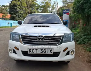 Toyota Hilux 2012 White