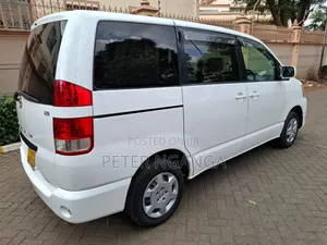 Toyota Noah 2006 White