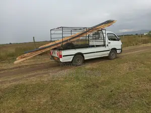 Toyota HiAce 2000 White