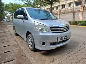 Toyota Noah 2.0 158hp FWD (8 Seater) 2013 Silver