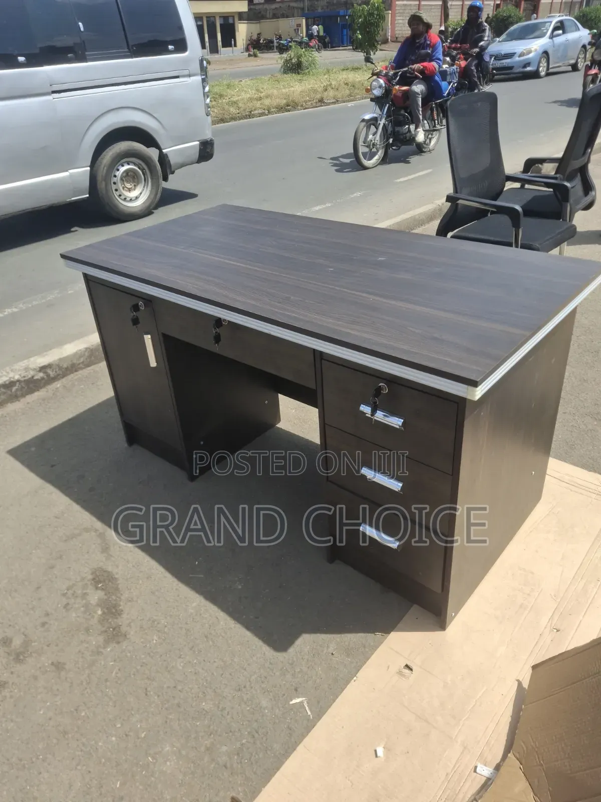 Office 1.4 Executive Desk
