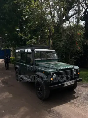 Land Rover Defender Puma 110 2.4 TD 2010 Green