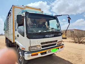 Isuzu FRR 33 KCC 2013 White