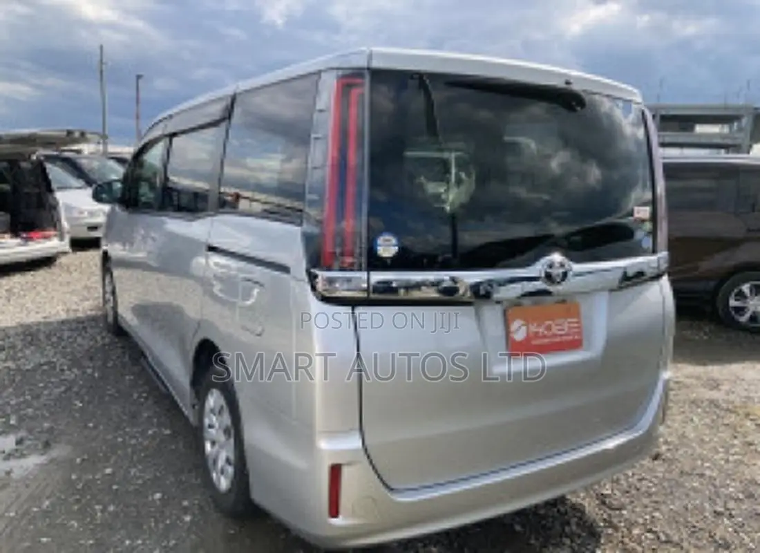 Toyota Noah 2019 Silver