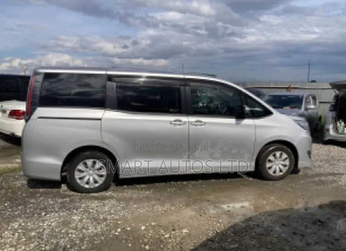 Toyota Noah 2019 Silver