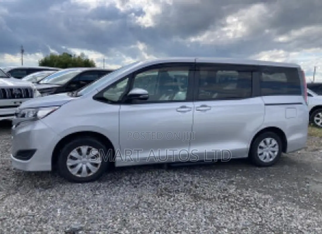 Toyota Noah 2019 Silver