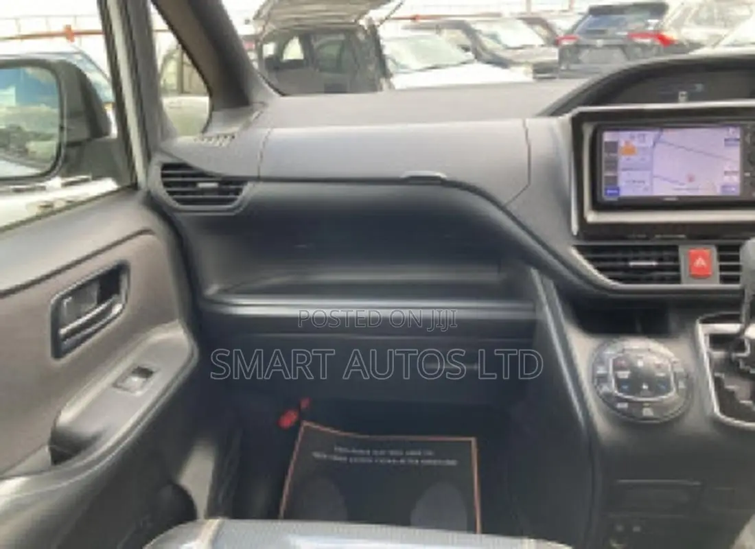 Toyota Noah 2019 Silver