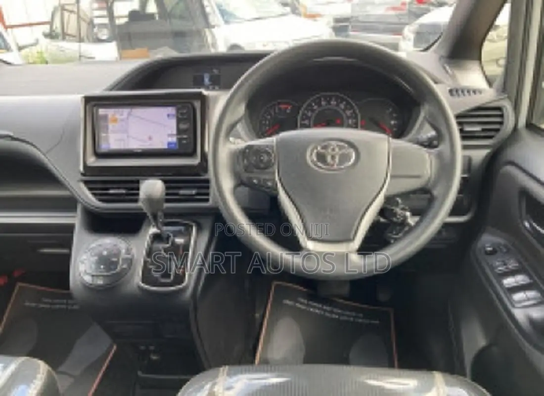 Toyota Noah 2019 Silver
