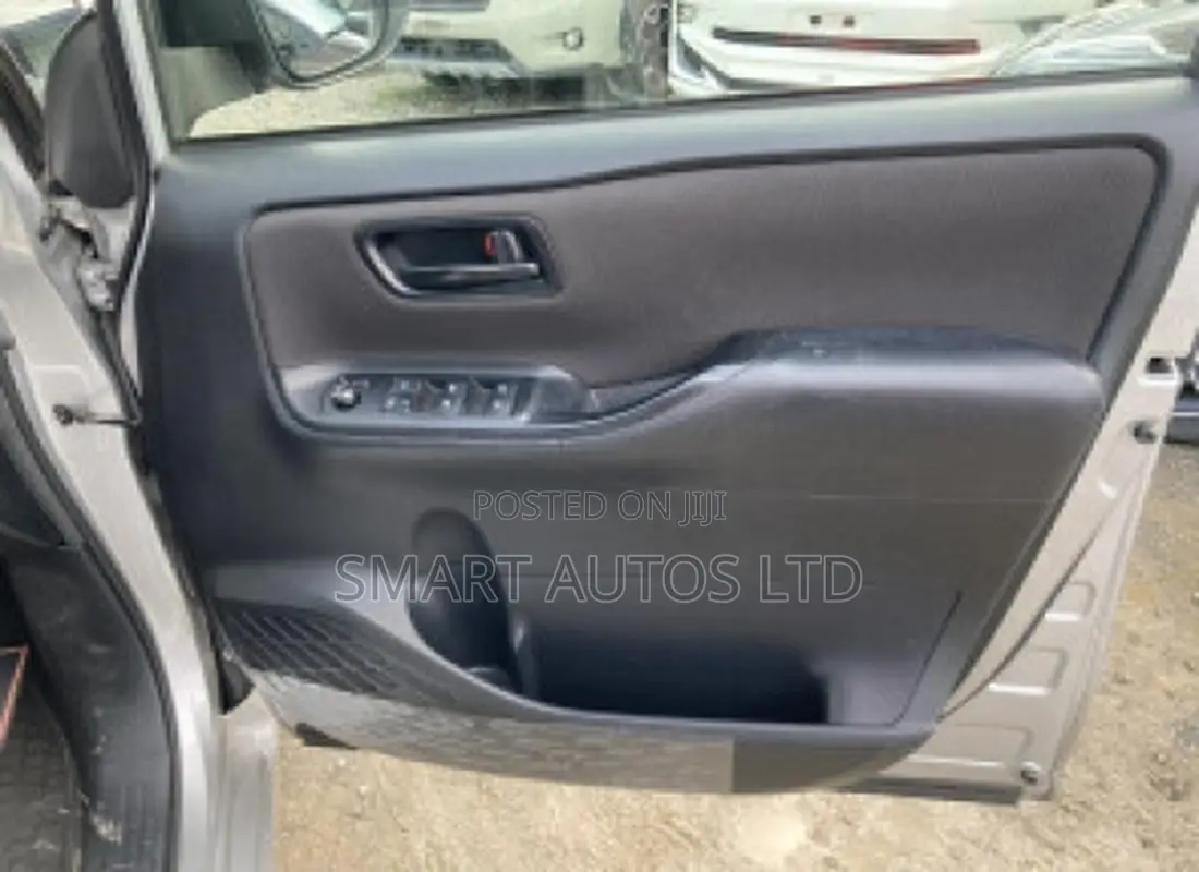 Toyota Noah 2019 Silver