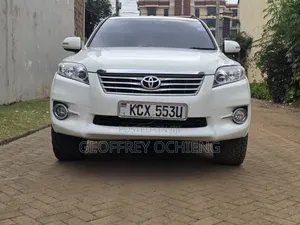 Toyota Vanguard 2012 White