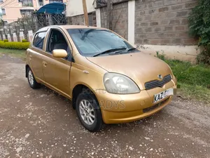 Toyota Vitz 2000 Gold