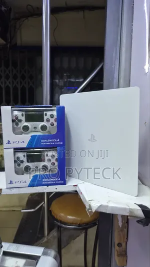 Playstation 4 Slim