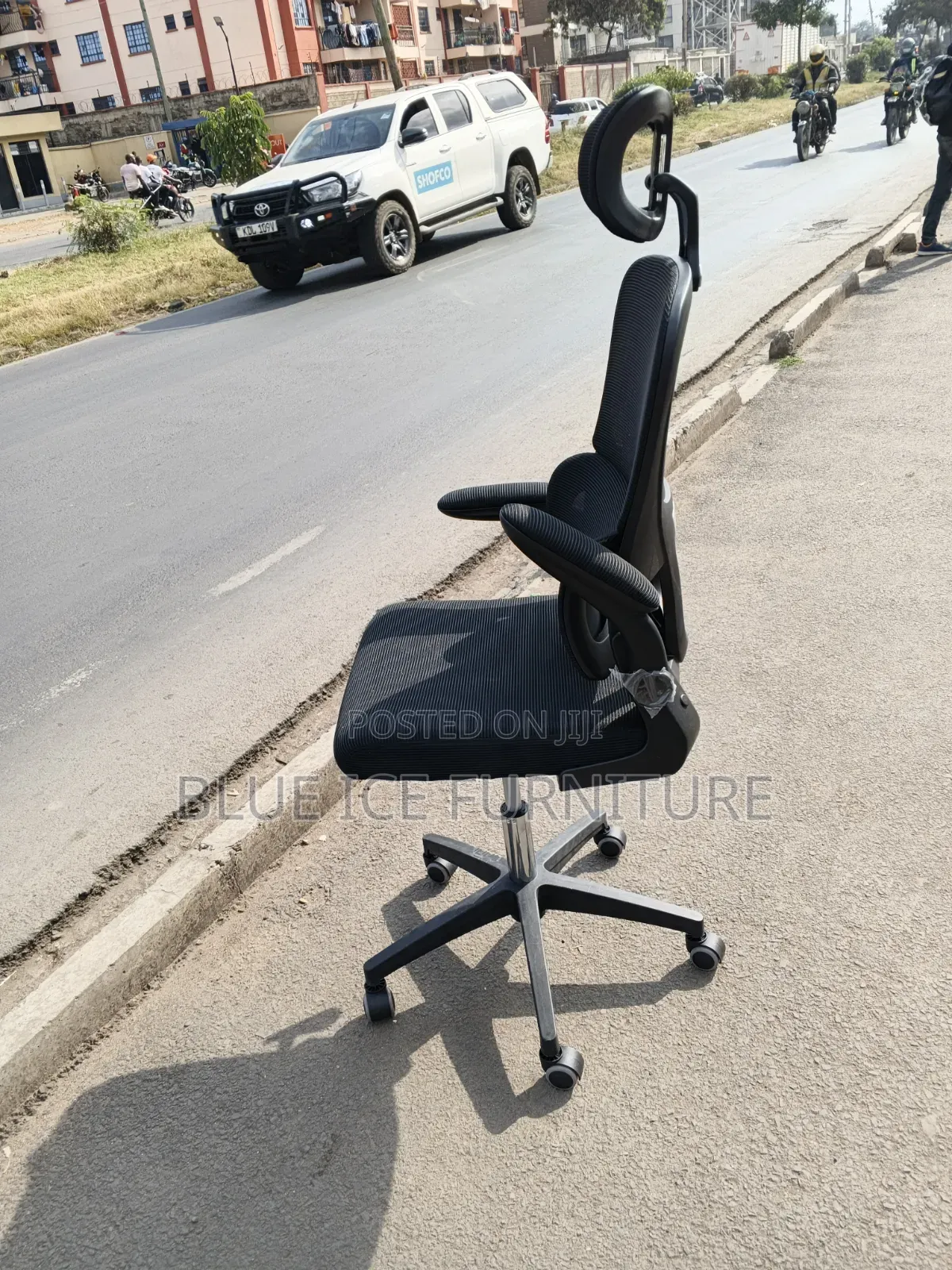 Office Chair With Flipping Hand