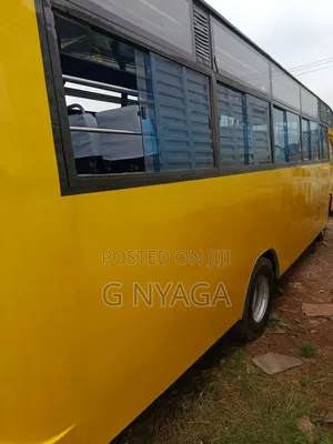 Isuzu NQR 2015 Yellow