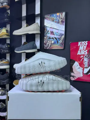 Gray Nike X Travis Scott Mind