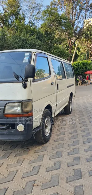 Toyota HiAce 2004 White