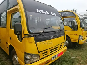 Isuzu NQR 2014 Yellow