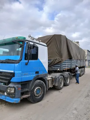 High Sided Trailer for Transport of Loose Cargo Accessible