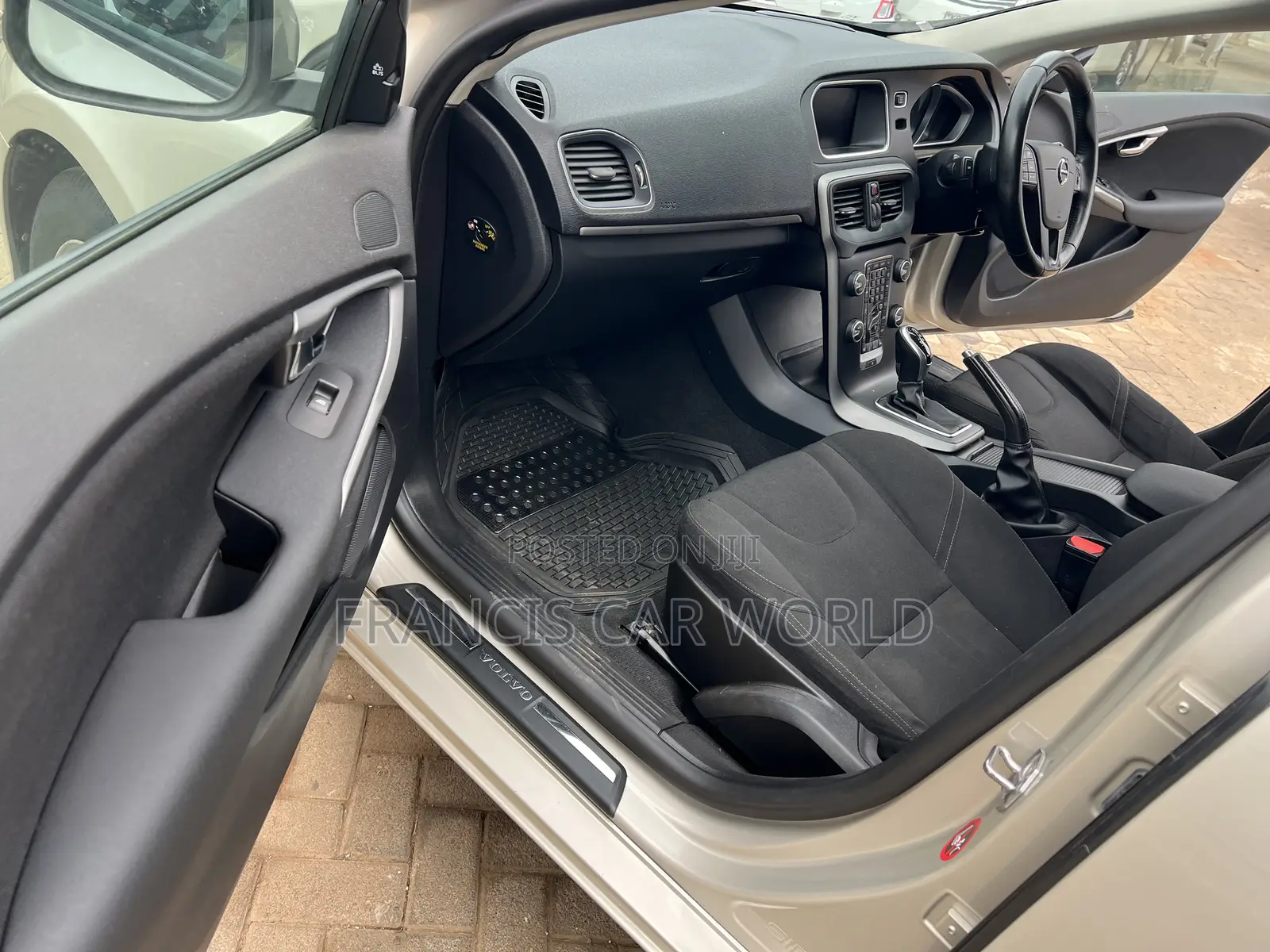 Volvo V40 2016 Gray