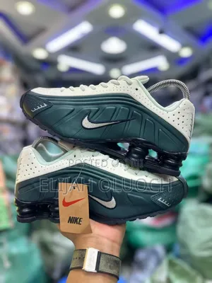 Nike Shox R4 Retro “Olive Aura ”
Quality Leather 
Size 40-46