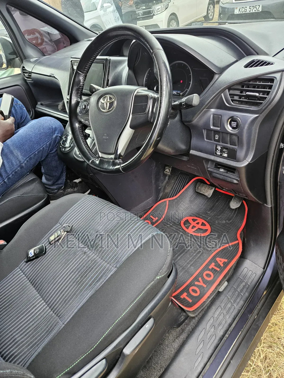 Toyota Noah 2014 Blue