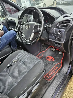 Toyota Noah 2014 Blue