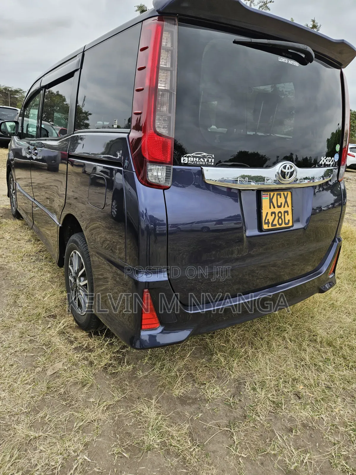 Toyota Noah 2014 Blue