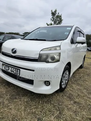 Toyota Voxy 2010 White