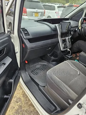 Toyota Voxy 2010 White