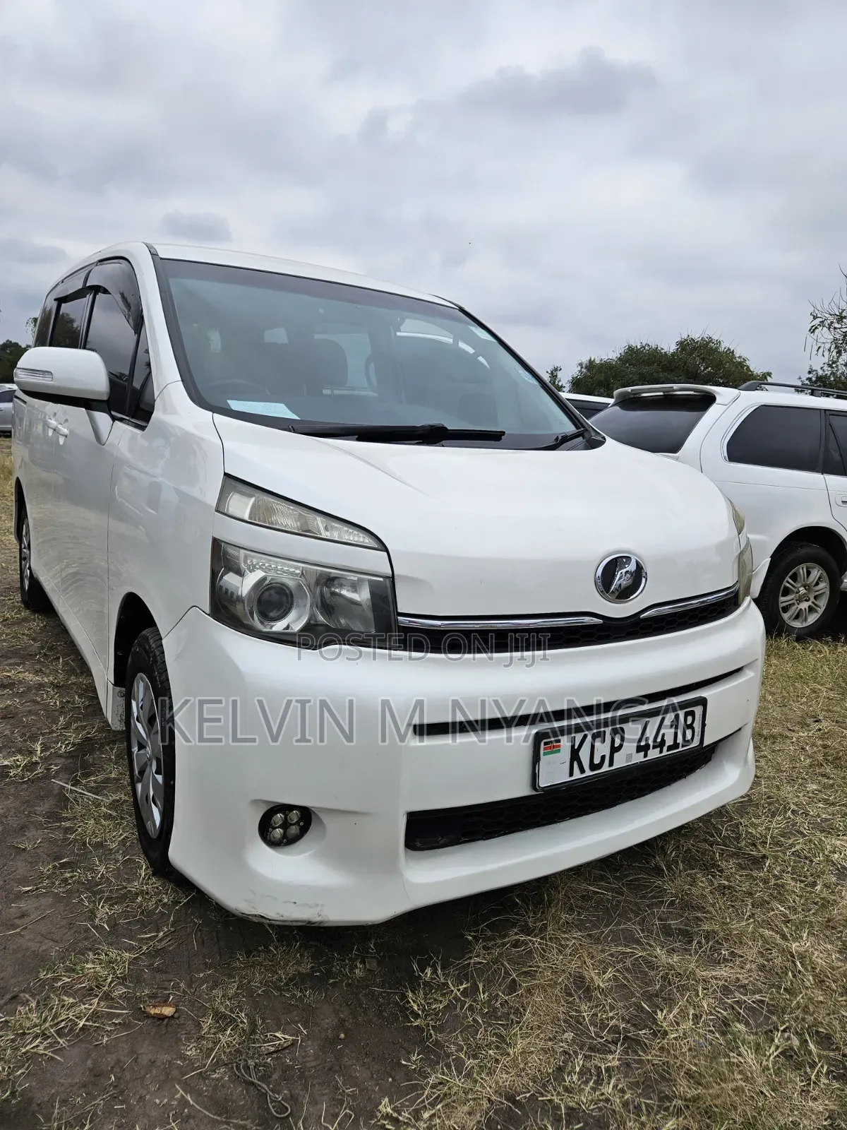 Toyota Voxy 2010 White
