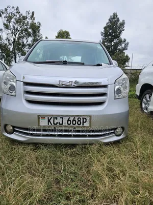 Toyota Noah 2009 Silver