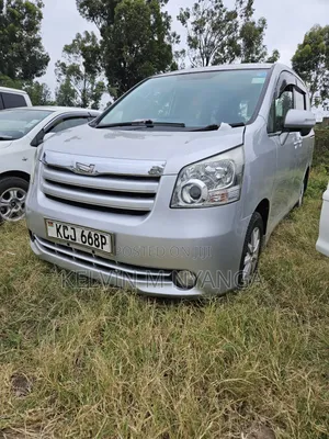 Toyota Noah 2009 Silver