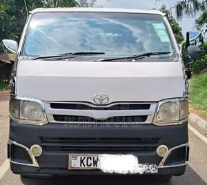 Toyota HiAce 2013 White