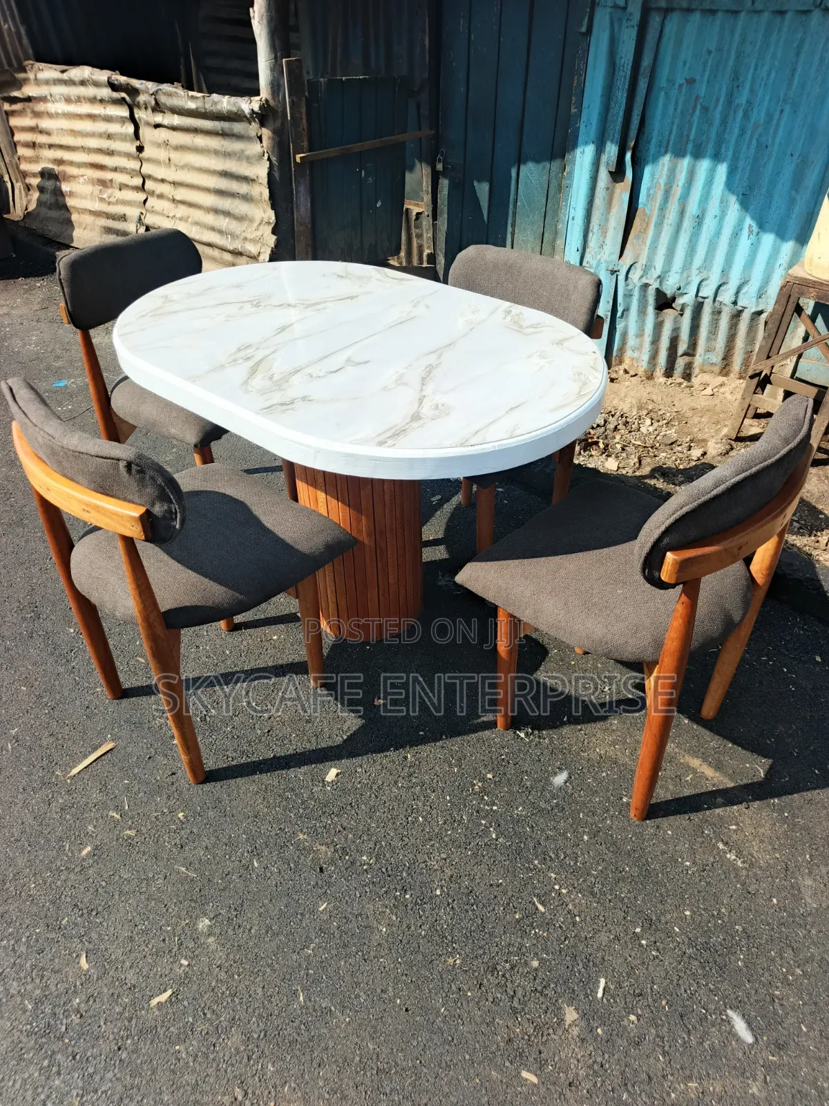 Modern Tapture 4 Seater With Marble Top