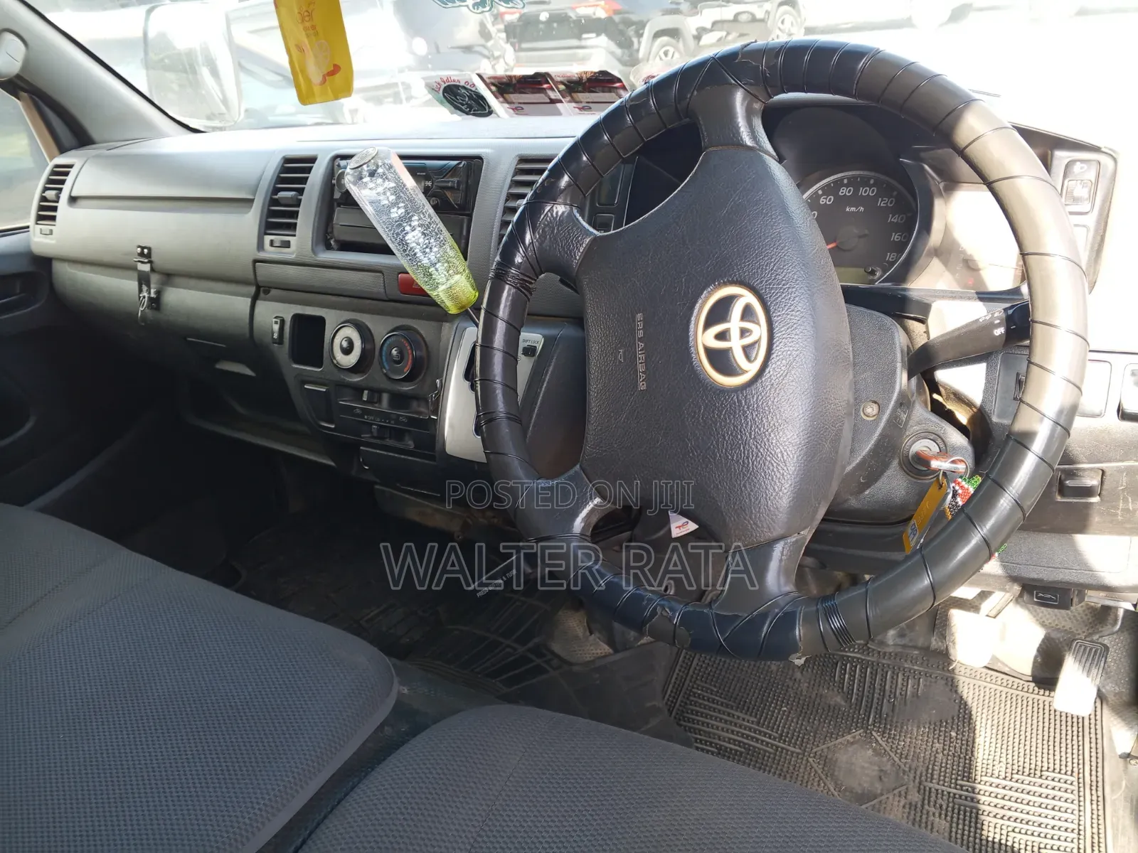 Toyota HiAce 2014 Silver