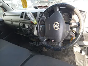 Toyota HiAce 2014 Silver