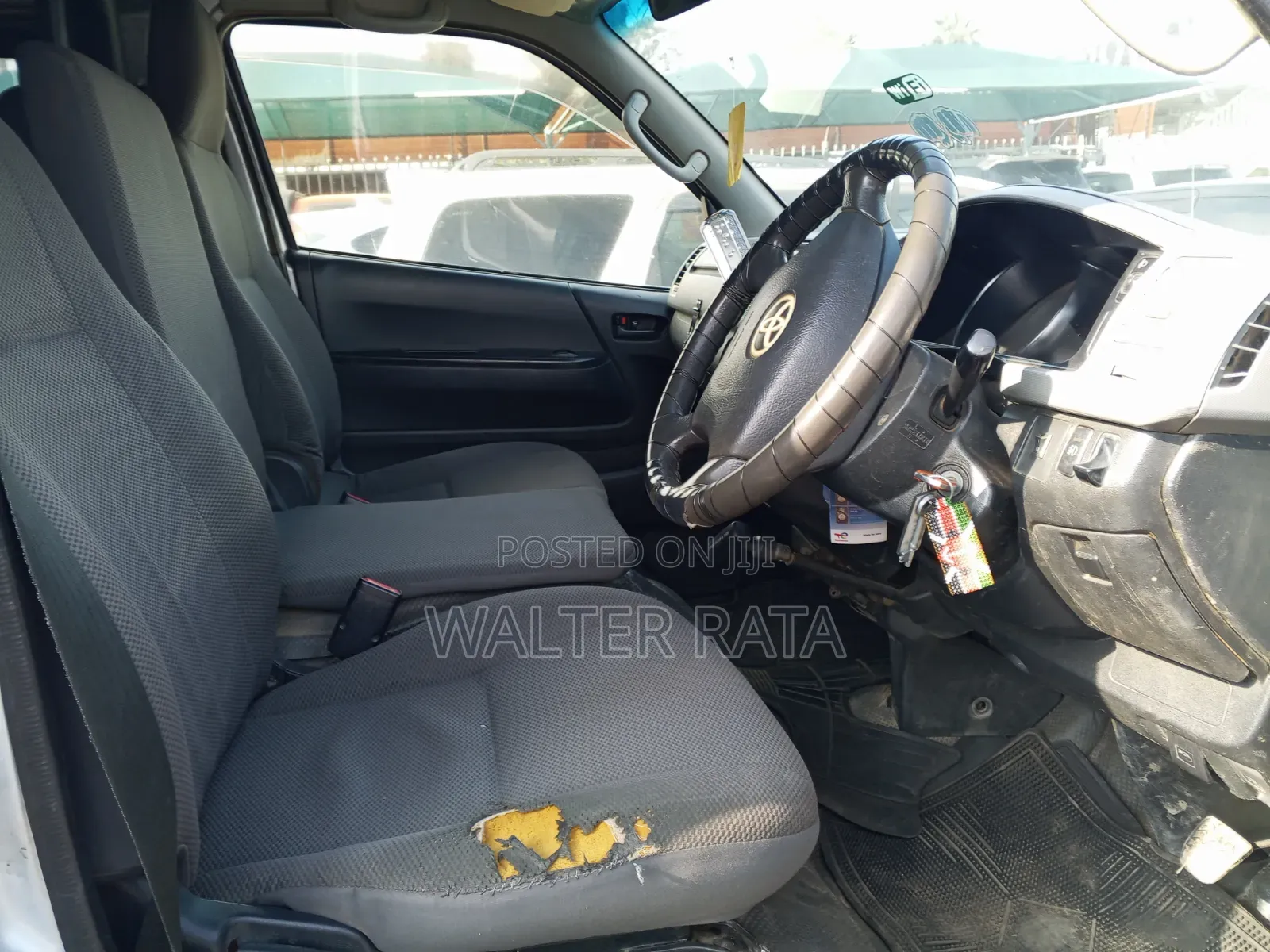 Toyota HiAce 2014 Silver