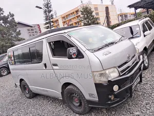 Toyota HiAce 2014 Silver