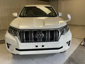 Toyota Land Cruiser Prado 2.8 2022 White