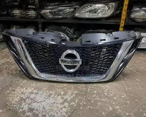 Nissan Note E12 Grill