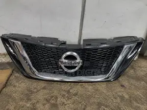 Nissan Note E12 Grill