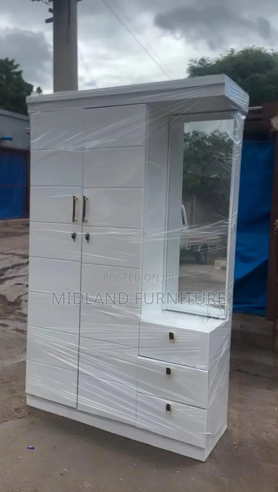 Wardrobe With Mirror Pay on Delivery