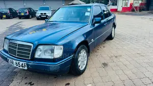 Mercedes-Benz E200 1995 Blue