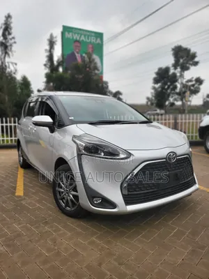 Toyota Sienta 2019 Silver