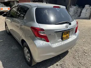Toyota Vitz 2016 Silver